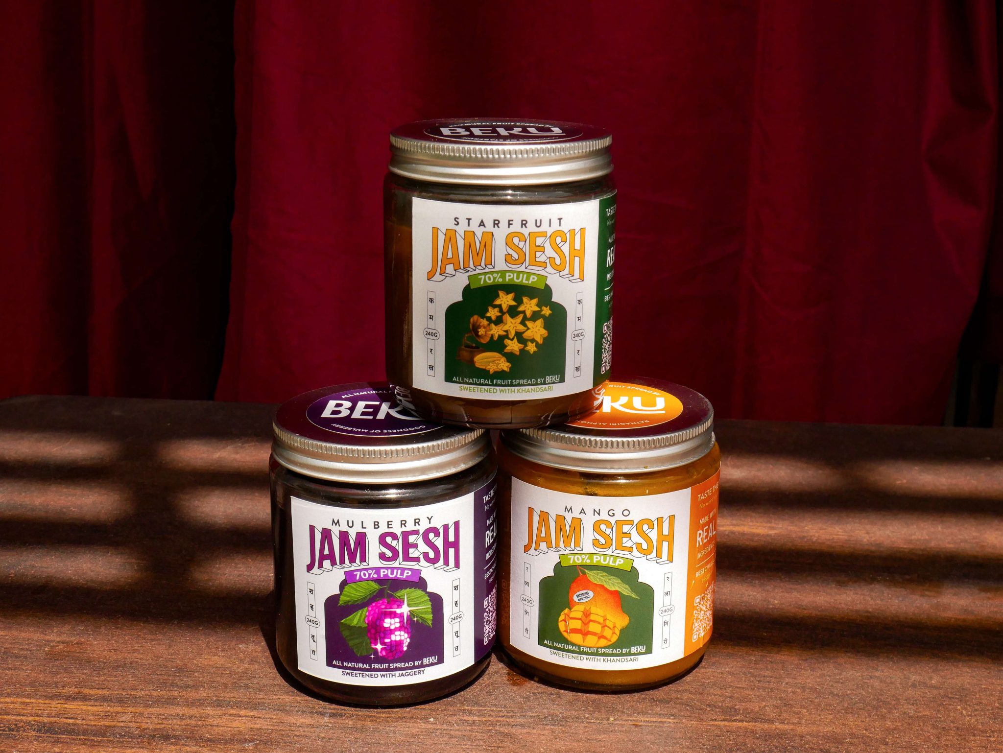 In decal nhựa bền, màu chuẩn 1–2%, quy trình khép kín, chuẩn ISO 9001, ISO 22000, HACCP; giao nhanh tại TPHCM nhờ vị trí gần Võ Văn Kiệt.