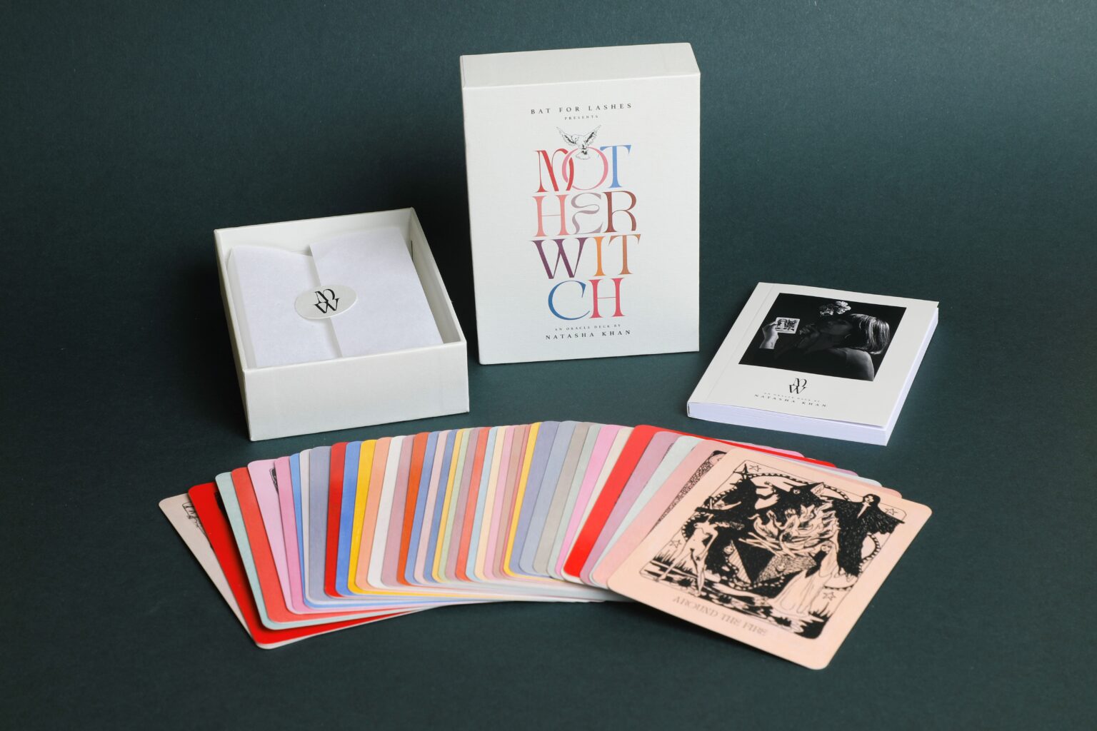 in thẻ giấy ép nhiệt bền đẹp – in màu chuẩn bằng hệ thống X-Rite IntelliTrax2 – sản xuất theo quy trình khép kín đạt chuẩn ISO 22000:2018, ISO 9001:2015, HACCP CODEX 2020.